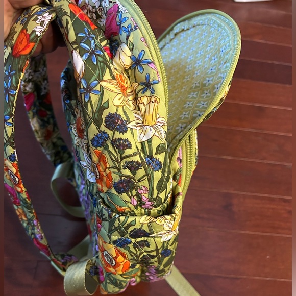 Vera Bradley Small Banbury Backpack Meadow Bouquet in Premium Cotton like new - Picture 15 of 15
